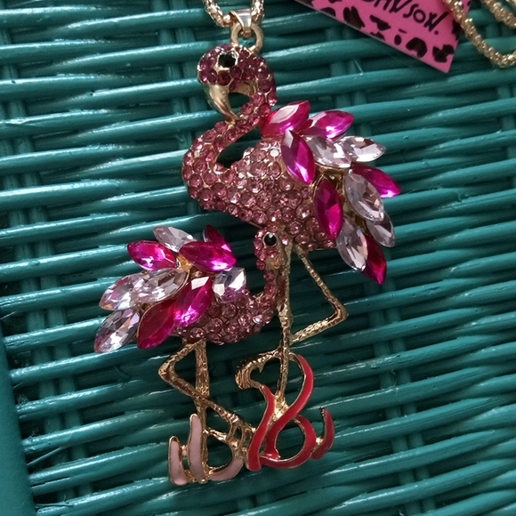 Rhinestone Flamingo 🦩 Necklace - Picture 5 of 6